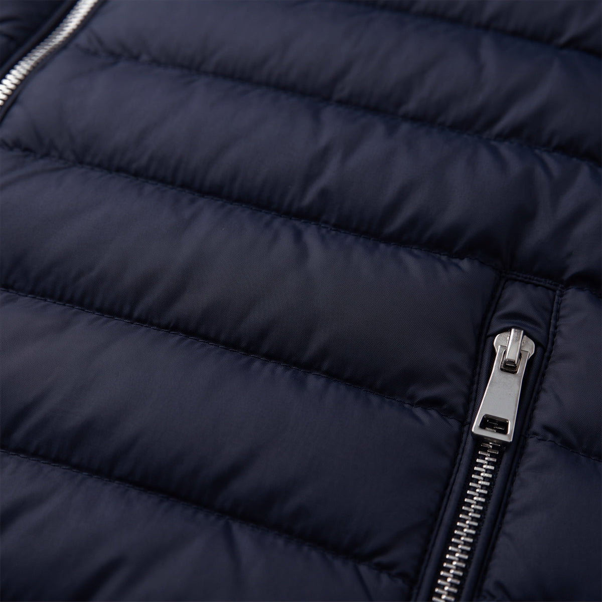 Alba Hybridjacke in Mitternacht, Material nah