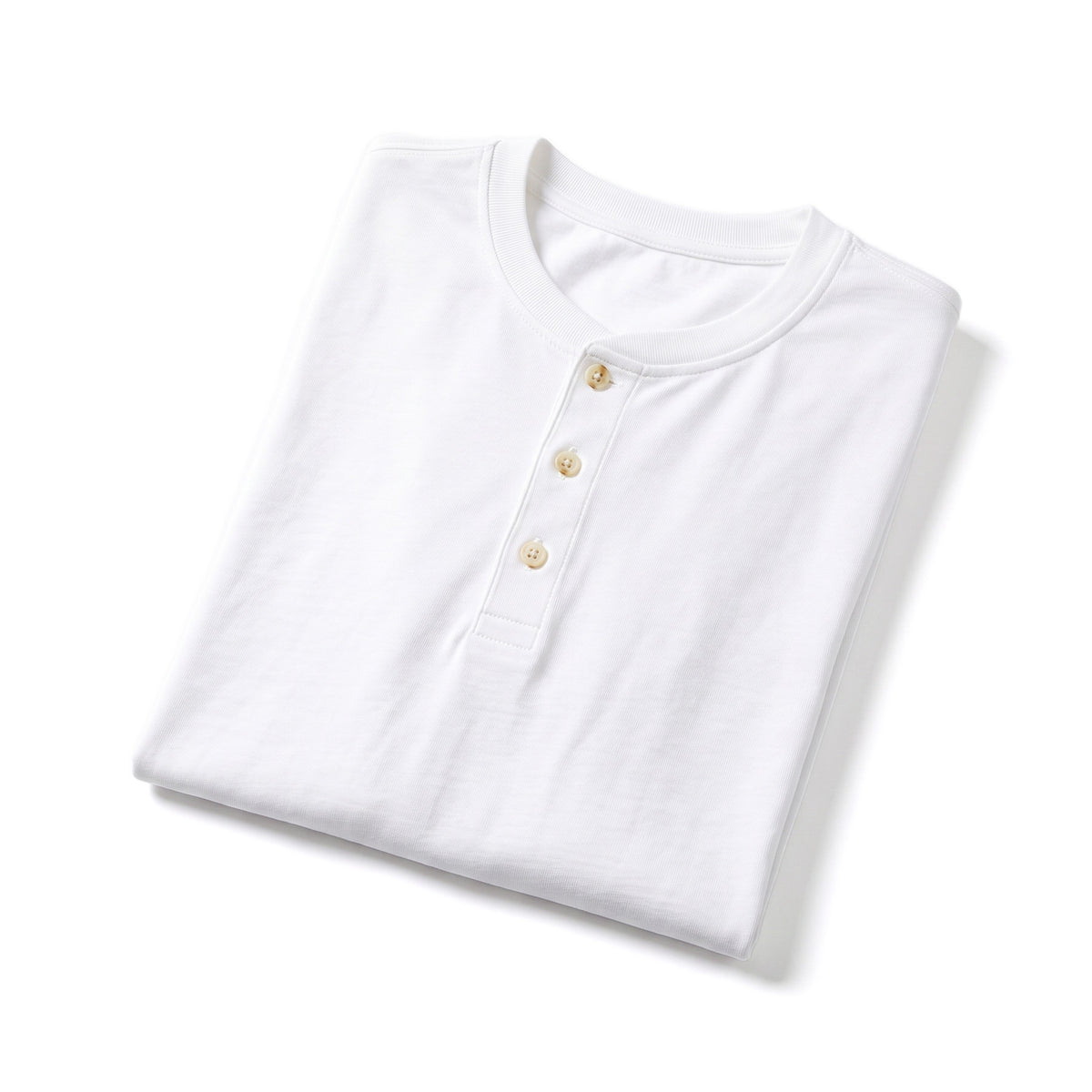 Coda Henley in Weiß, gefaltet