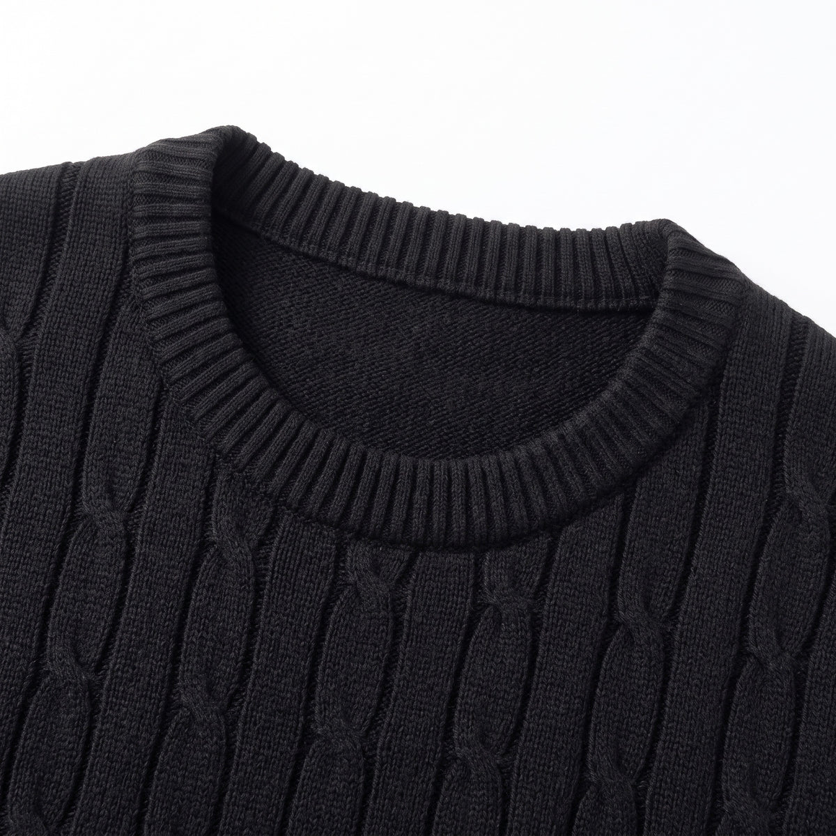 Corda Zopfpullover in Schwarz, Detail Kragen