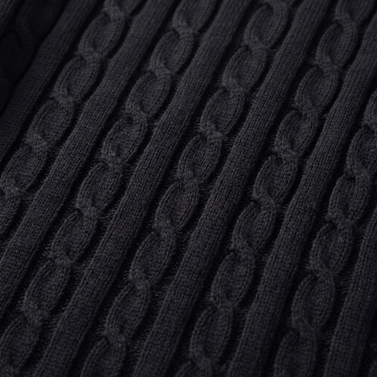 Corda Zopfpullover in Schwarz, Material nah
