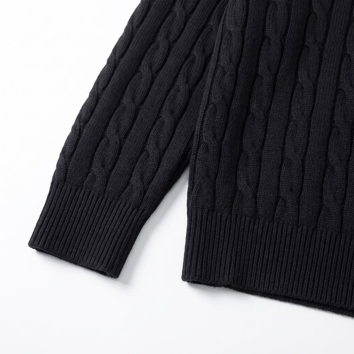 Corda Zopfpullover in Schwarz, Detail Bündchen