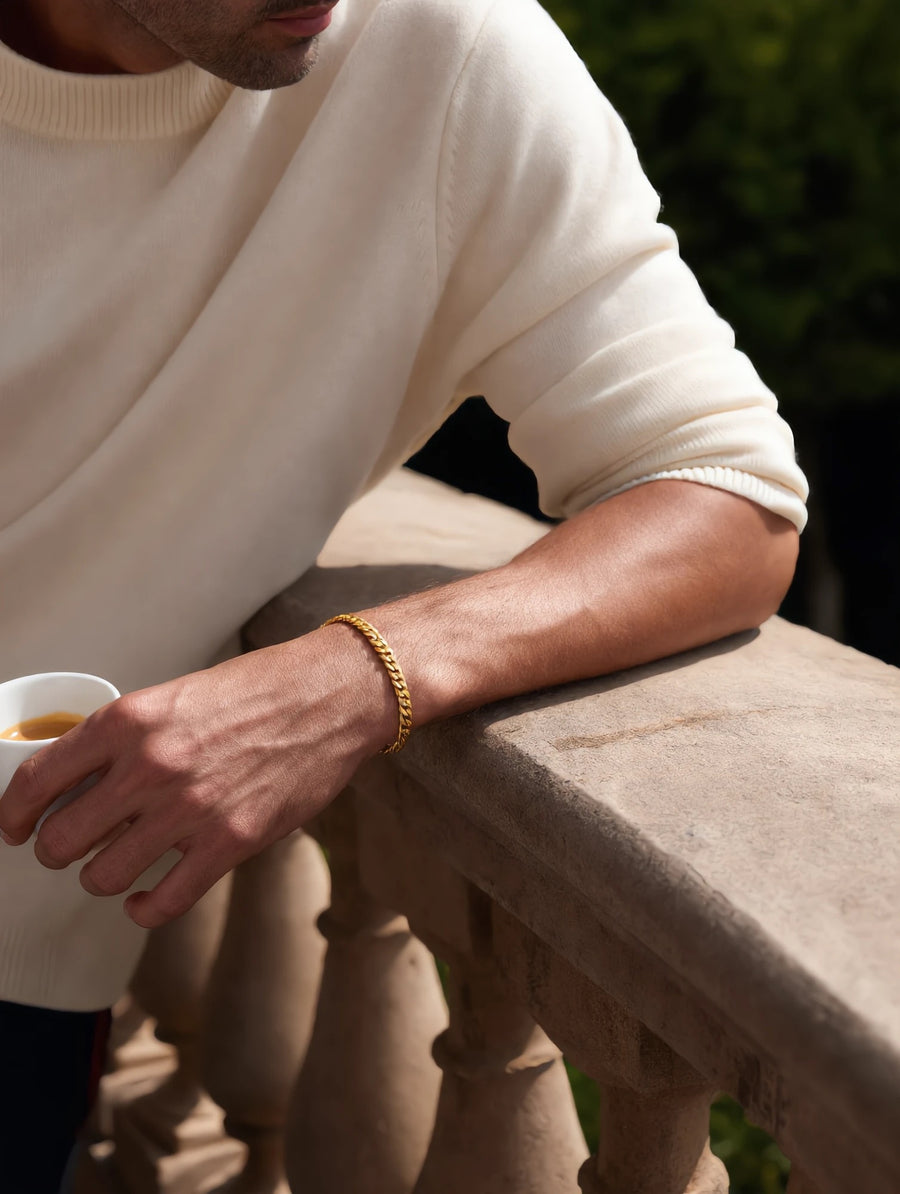 Cadenza Armband in Gold zu cremefarbenem Strick