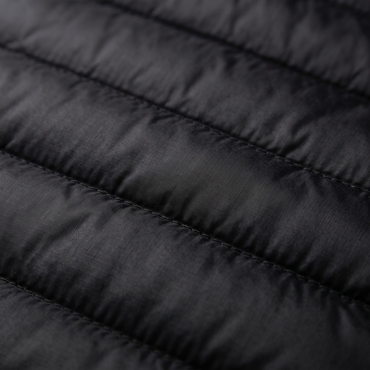 Intarsio Steppweste in Schwarz, Material nah