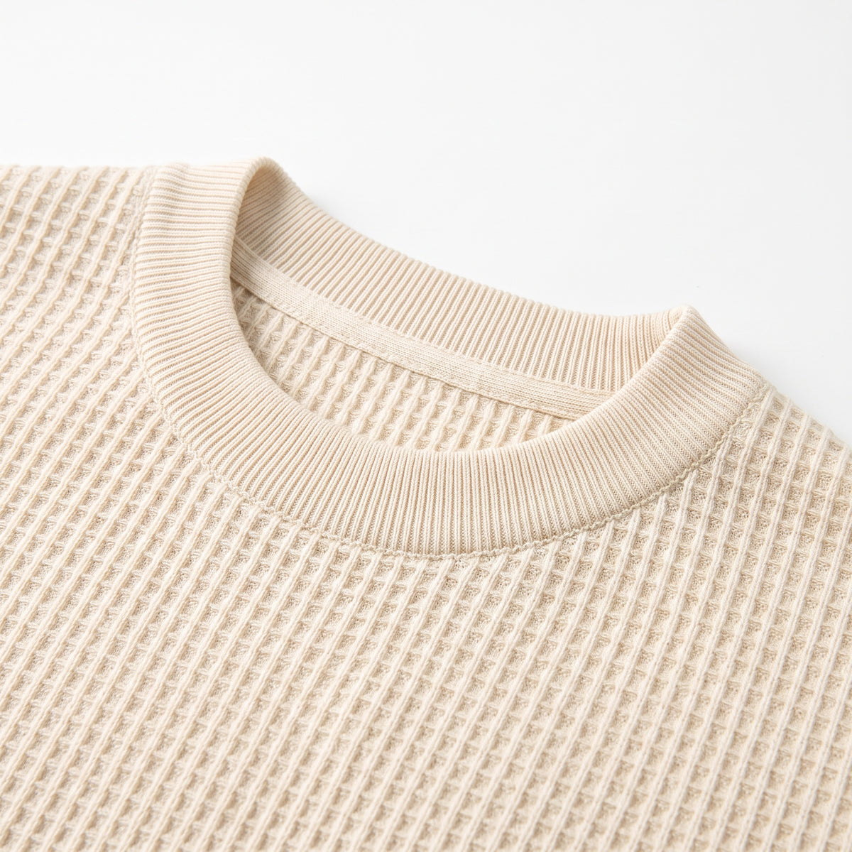 Lume Strickshirt in Creme, Detail Kragen