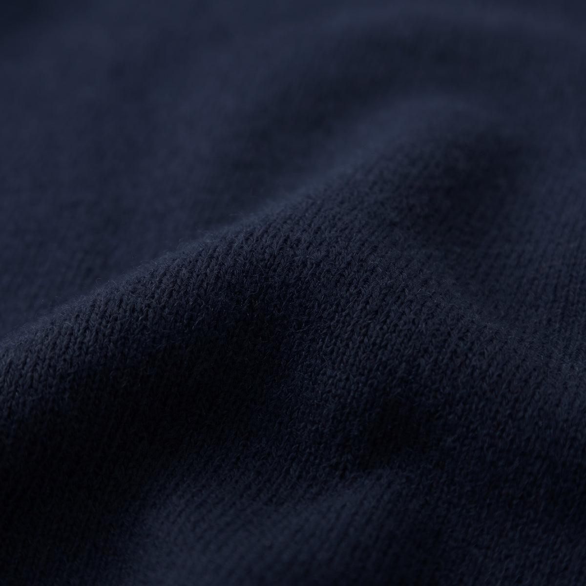 Sfumato Wollpullover in Mitternacht, Material nah