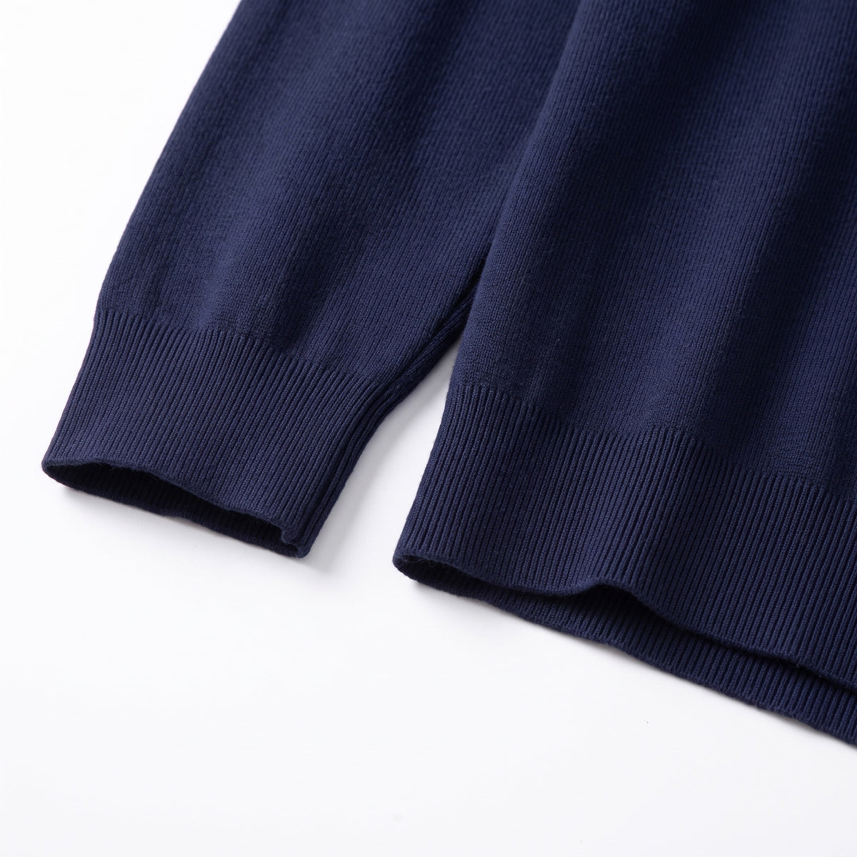 Silenzio Pullover in Mitternacht, Detail Bündchen